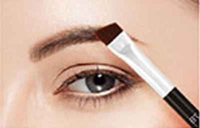 Paint the eyebrows & define the edges