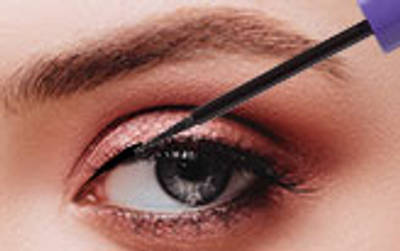 Paint the eyebrows & define the edges